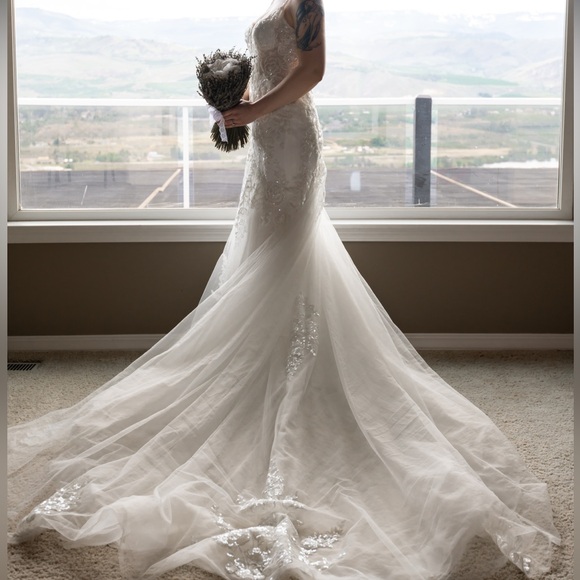 Essence of Australia bridal gown D3395